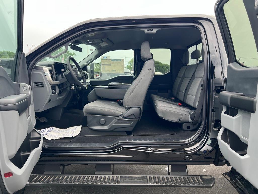 new 2025 Ford F-350 car, priced at $58,961