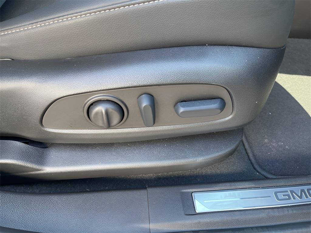 used 2022 GMC Acadia car, priced at $30,588