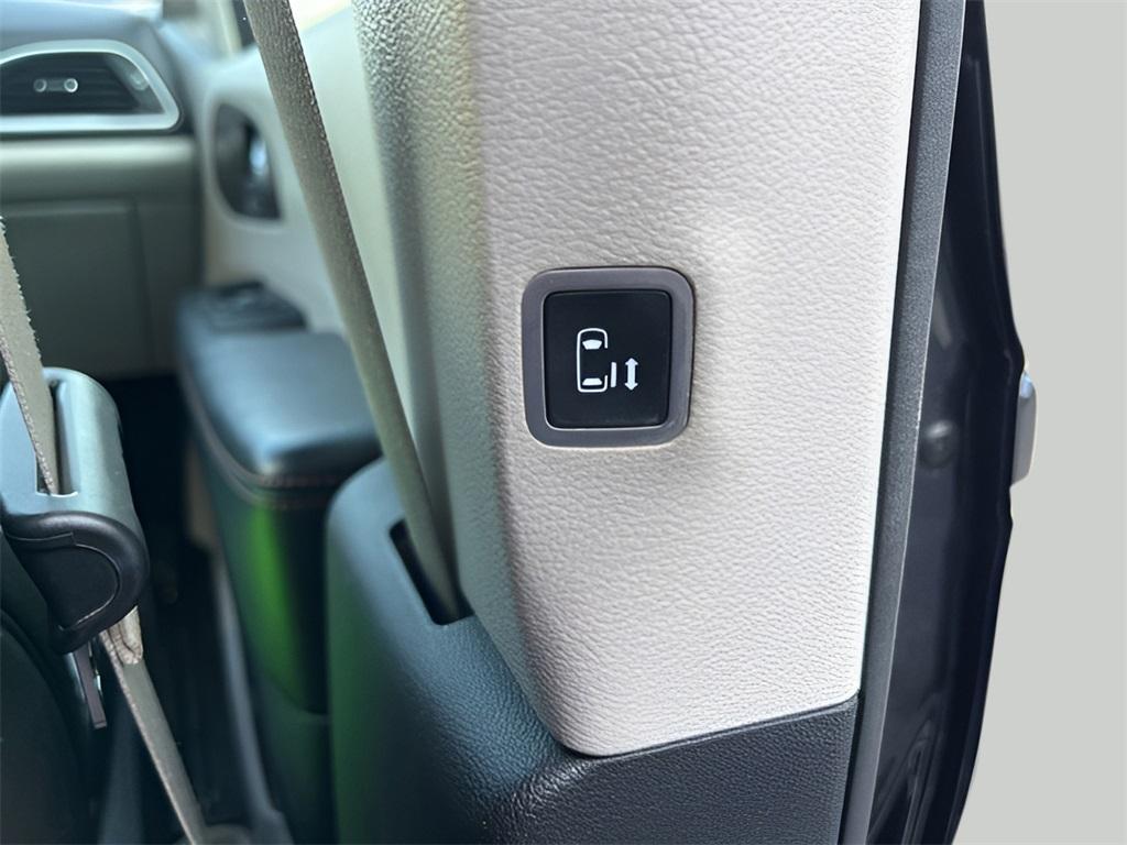 used 2019 Chrysler Pacifica car, priced at $18,988
