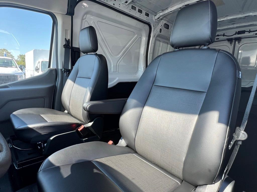 new 2025 Ford Transit-250 car