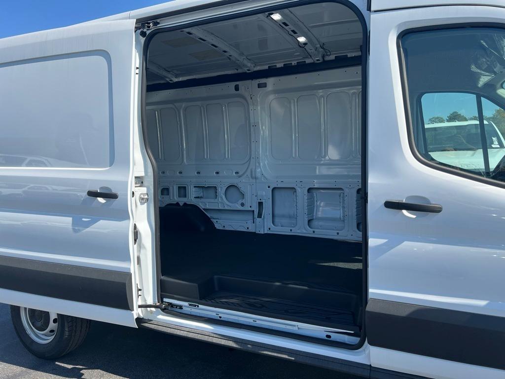 new 2025 Ford Transit-250 car