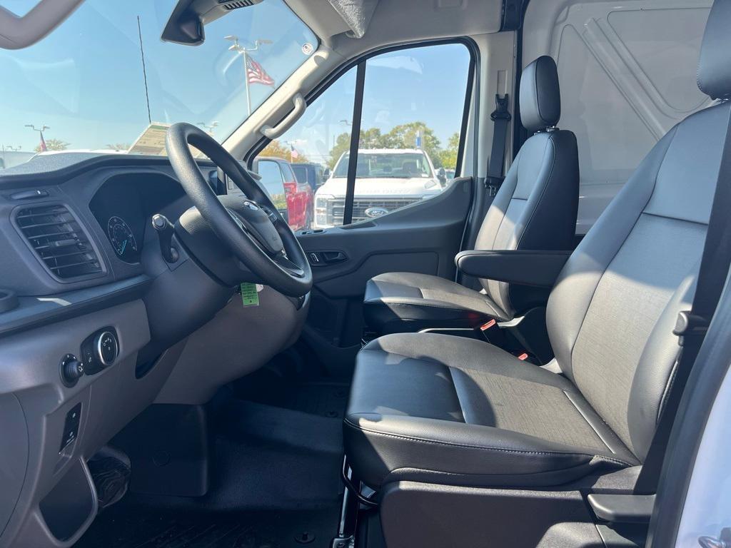 new 2025 Ford Transit-250 car