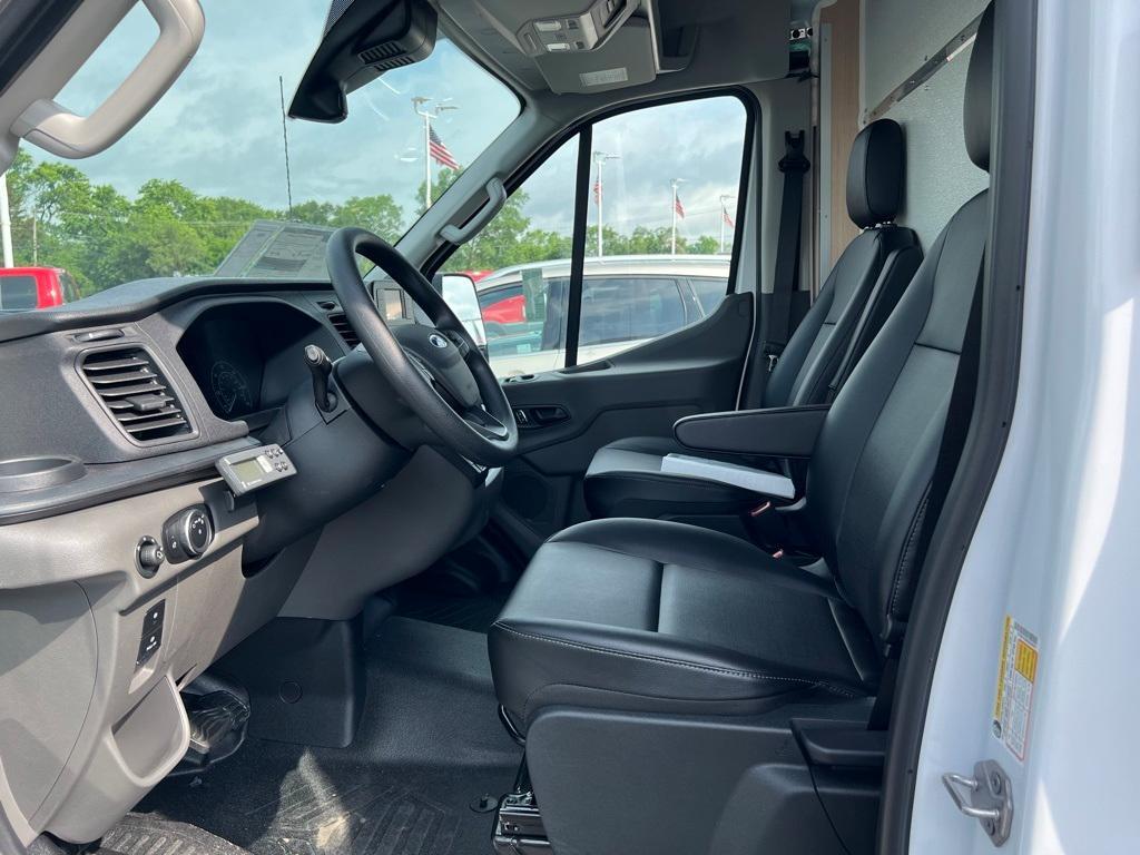new 2024 Ford Transit-250 car