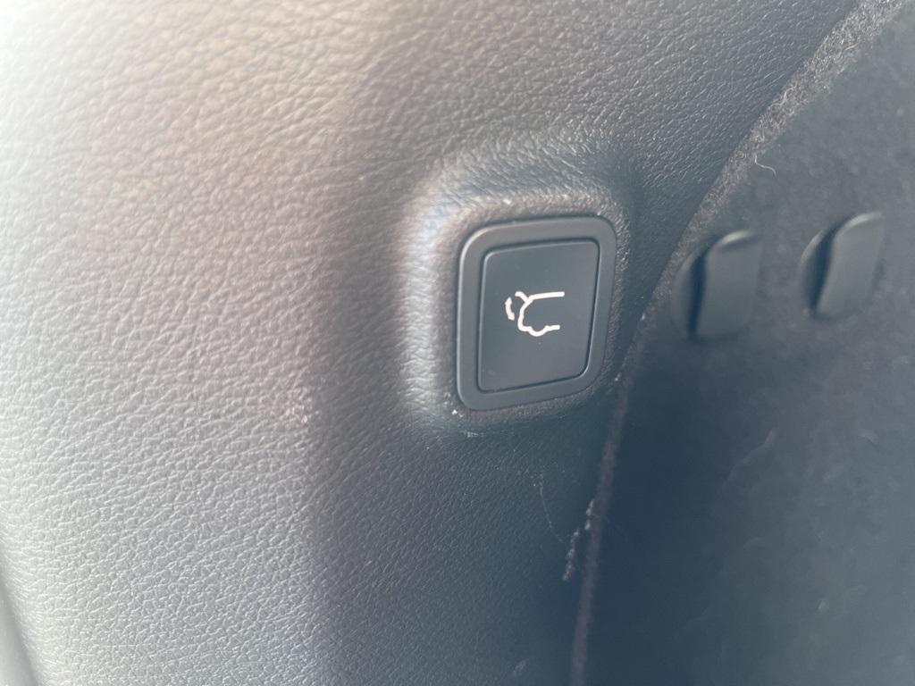 used 2021 Jeep Cherokee car, priced at $18,488