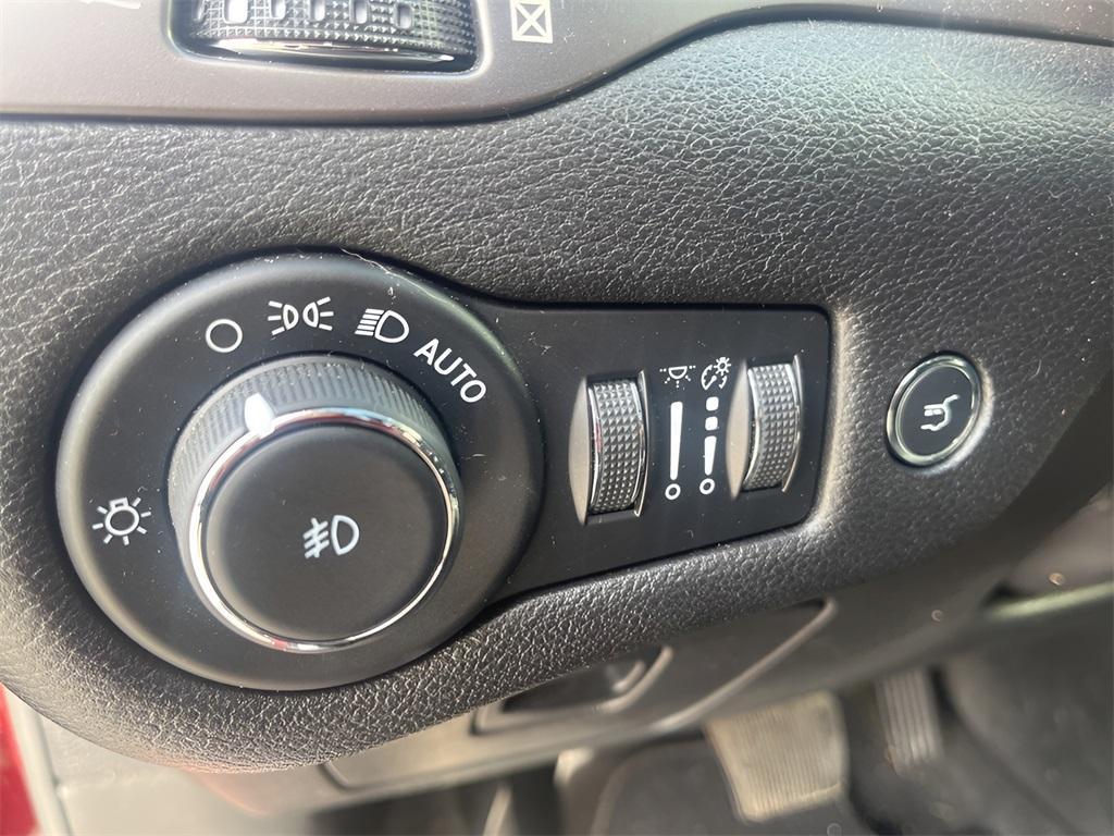 used 2021 Jeep Cherokee car, priced at $18,788
