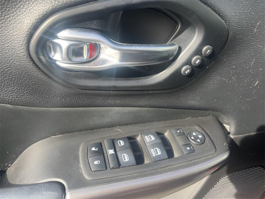 used 2021 Jeep Cherokee car, priced at $18,788