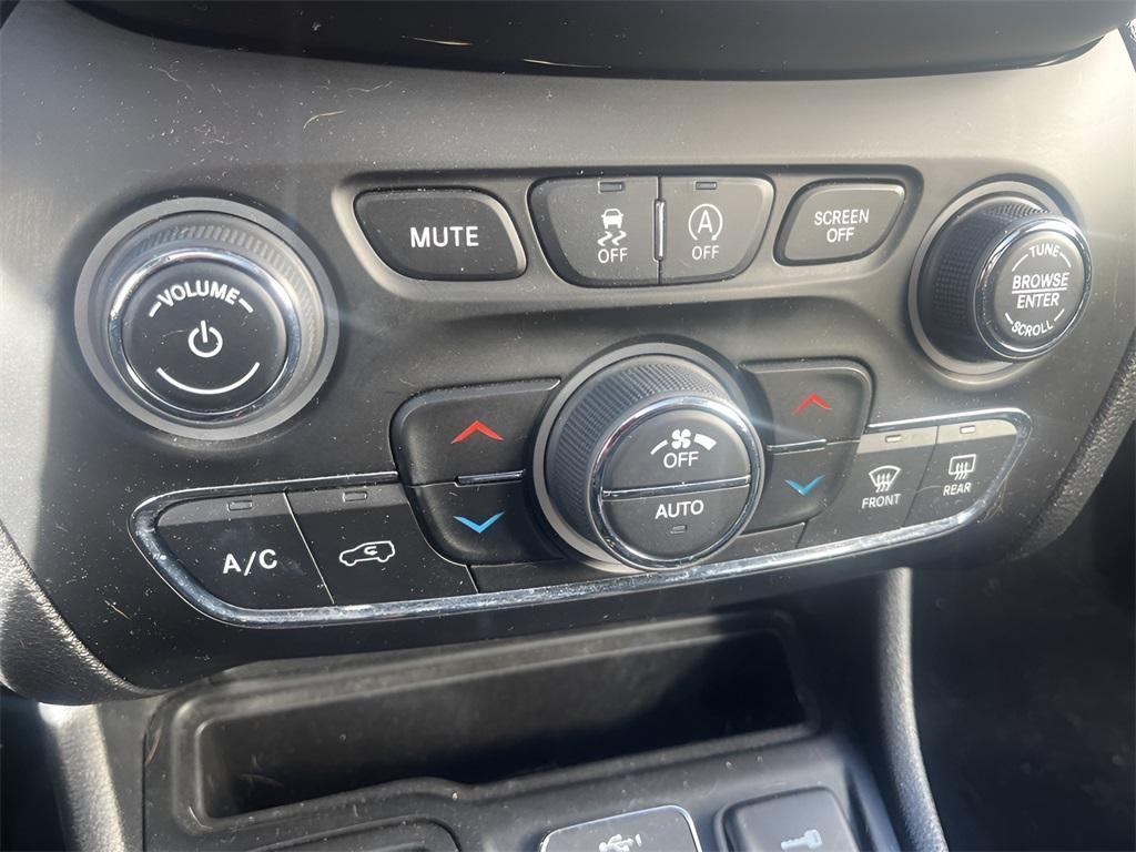 used 2021 Jeep Cherokee car, priced at $18,788