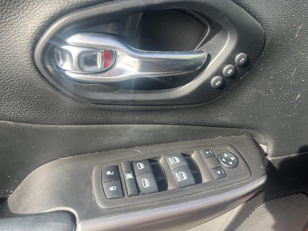 used 2021 Jeep Cherokee car, priced at $18,488