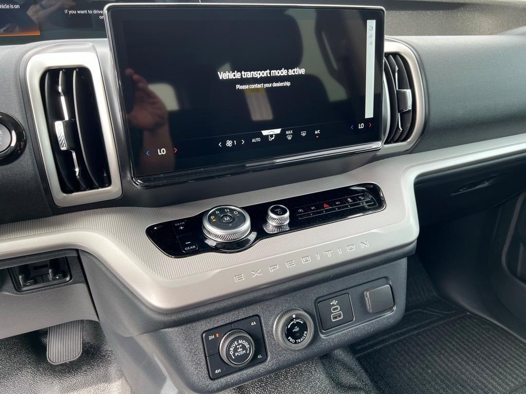 new 2025 Ford Expedition car, priced at $59,020