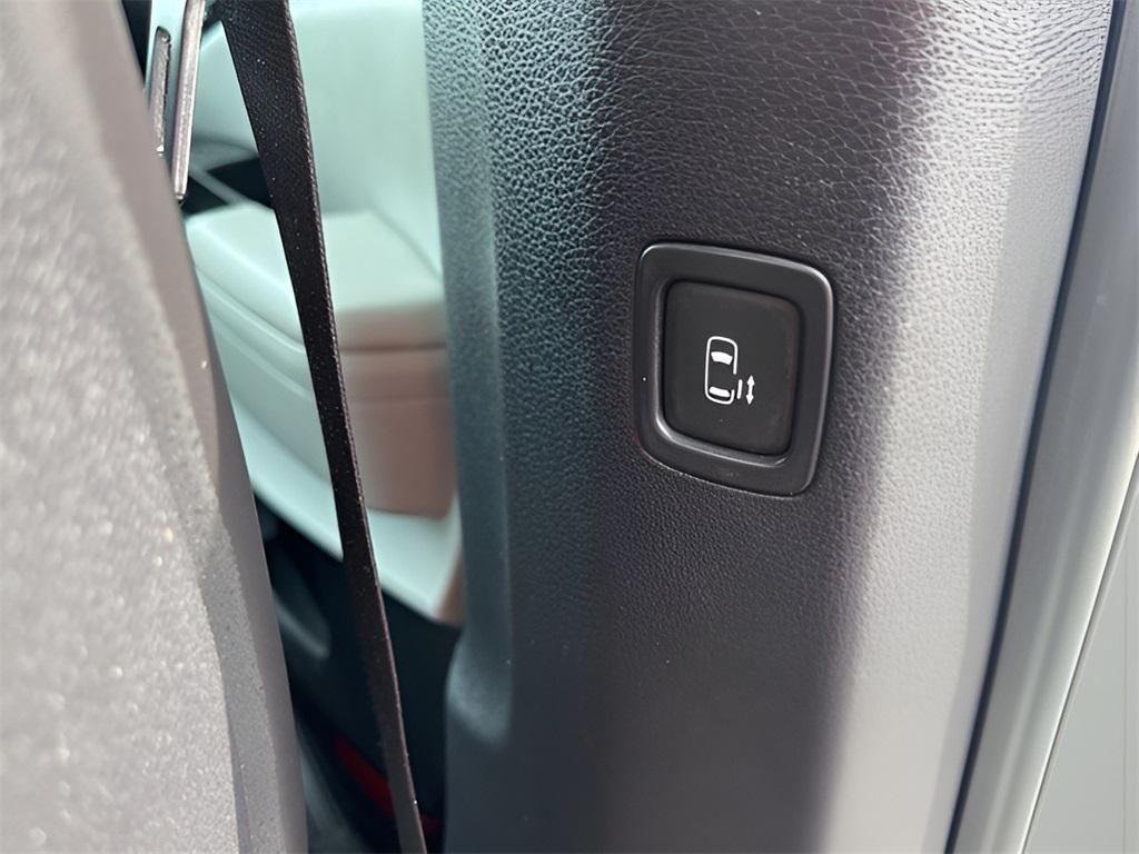 used 2024 Kia Carnival car, priced at $39,888
