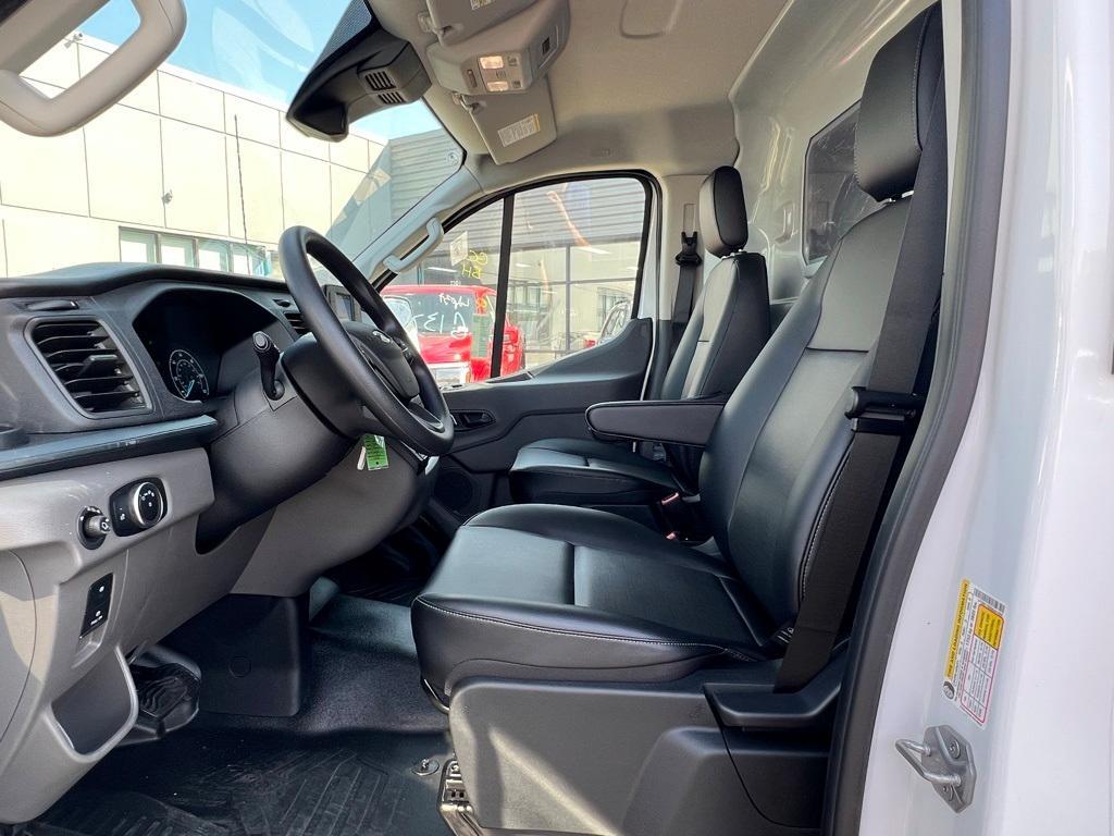 new 2025 Ford Transit-250 car
