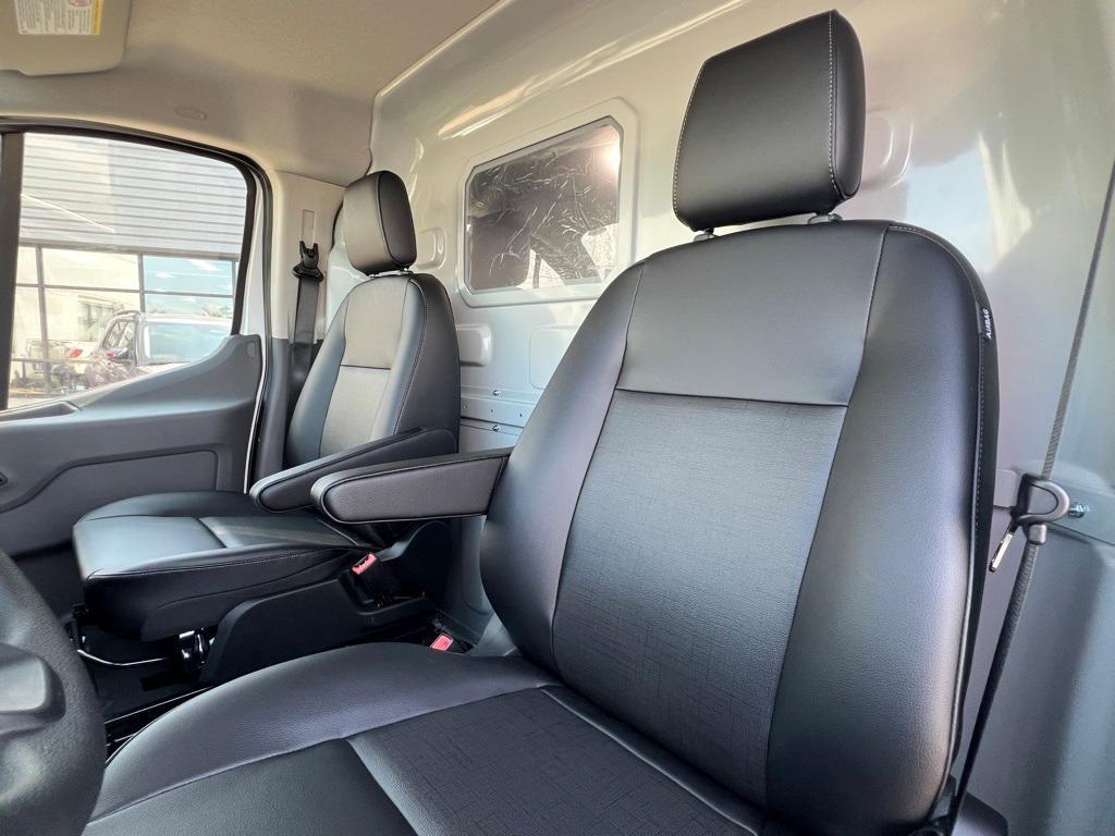 new 2025 Ford Transit-250 car