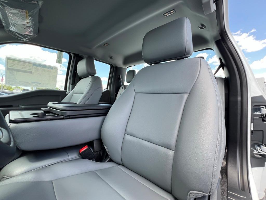 new 2025 Ford F-350 car, priced at $68,190