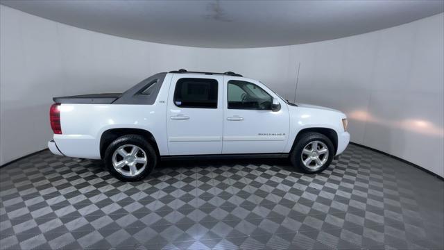 used 2007 Chevrolet Avalanche car, priced at $12,600