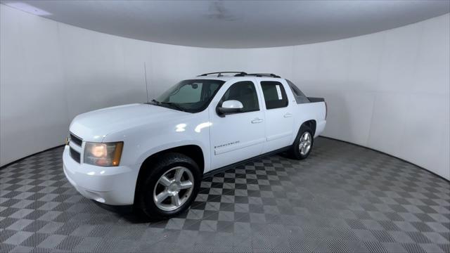 used 2007 Chevrolet Avalanche car, priced at $12,600