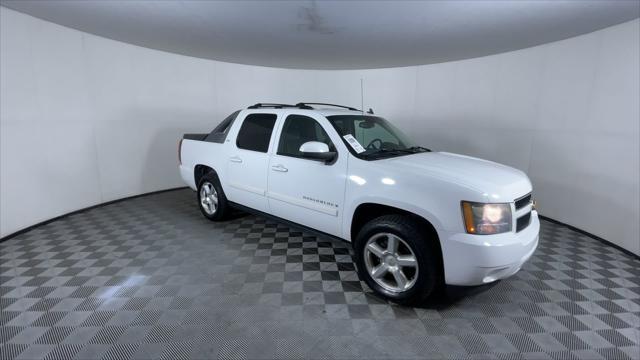 used 2007 Chevrolet Avalanche car, priced at $12,600