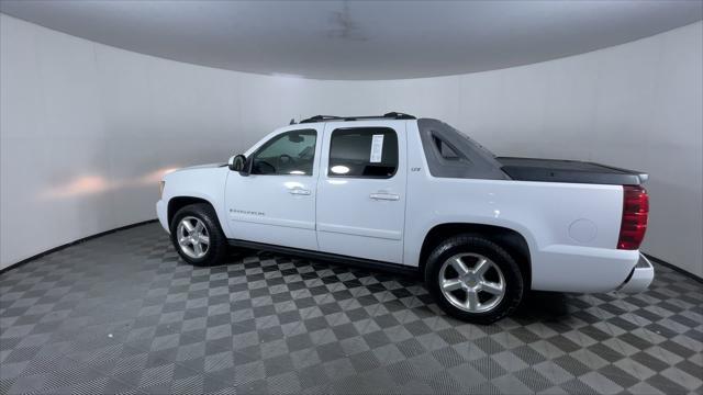 used 2007 Chevrolet Avalanche car, priced at $12,600