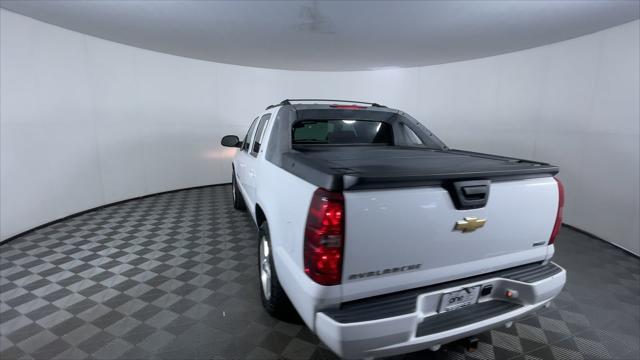 used 2007 Chevrolet Avalanche car, priced at $12,600
