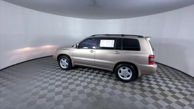 used 2004 Toyota Highlander car, priced at $7,200