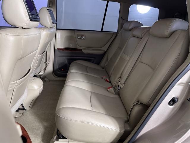 used 2004 Toyota Highlander car, priced at $7,200