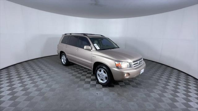 used 2004 Toyota Highlander car, priced at $7,200