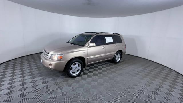 used 2004 Toyota Highlander car, priced at $7,200