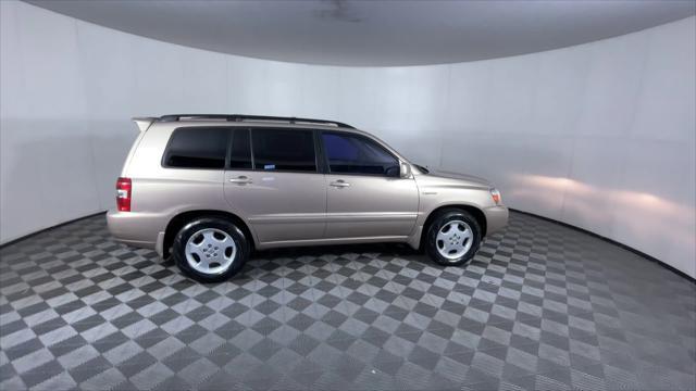 used 2004 Toyota Highlander car, priced at $7,200