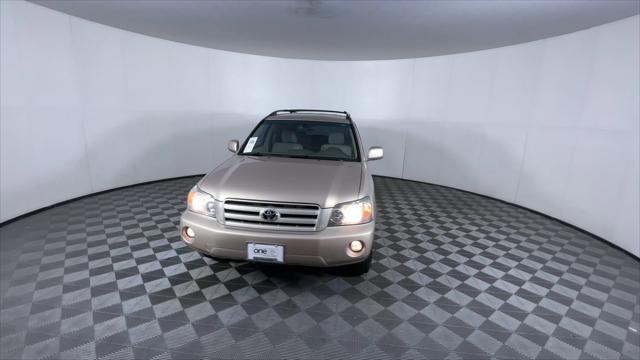 used 2004 Toyota Highlander car, priced at $7,200
