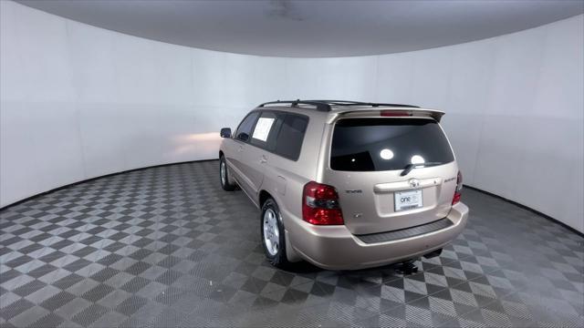 used 2004 Toyota Highlander car, priced at $7,200