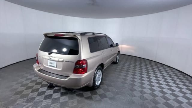 used 2004 Toyota Highlander car, priced at $7,200