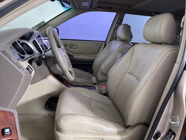 used 2004 Toyota Highlander car, priced at $7,200