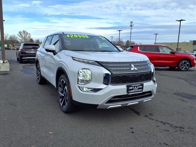 new 2024 Mitsubishi Outlander car, priced at $28,998