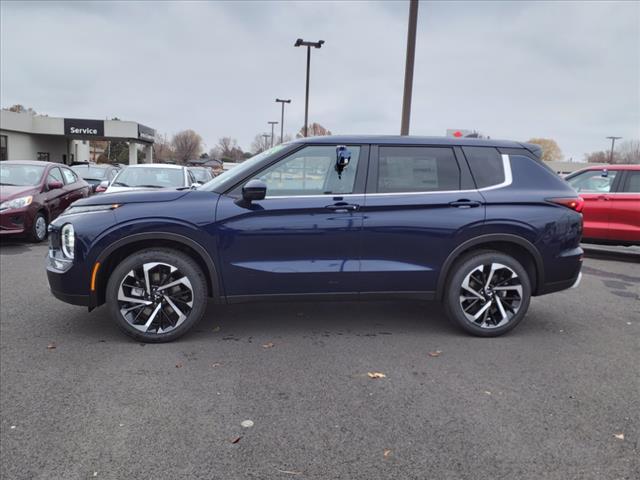 new 2024 Mitsubishi Outlander car, priced at $28,998