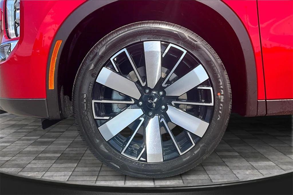 new 2025 Mitsubishi Outlander car