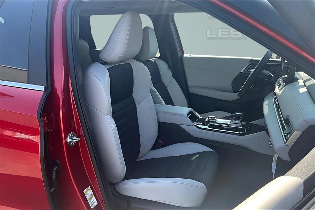 new 2025 Mitsubishi Outlander car
