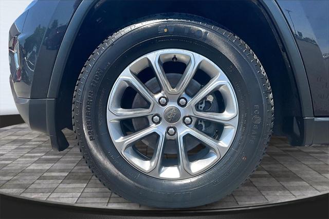 used 2015 Jeep Grand Cherokee car, priced at $11,998