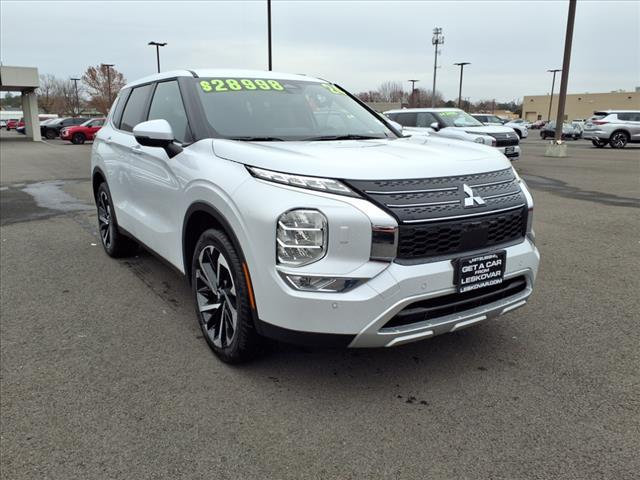 new 2024 Mitsubishi Outlander car, priced at $28,998