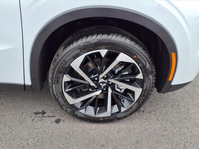 new 2024 Mitsubishi Outlander car, priced at $28,998