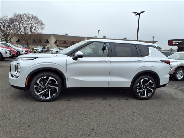 new 2024 Mitsubishi Outlander car, priced at $28,998