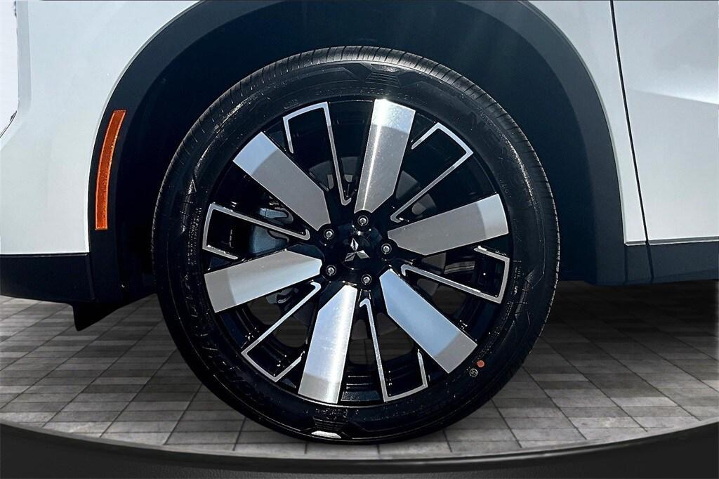 new 2025 Mitsubishi Outlander car, priced at $34,998