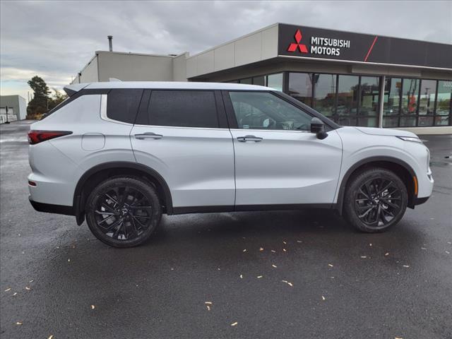 new 2024 Mitsubishi Outlander car, priced at $31,998