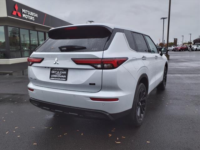 new 2024 Mitsubishi Outlander car, priced at $31,998