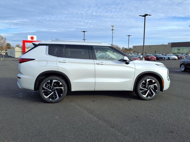 new 2024 Mitsubishi Outlander car, priced at $32,998