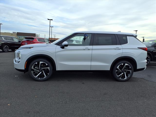 new 2024 Mitsubishi Outlander car, priced at $28,998