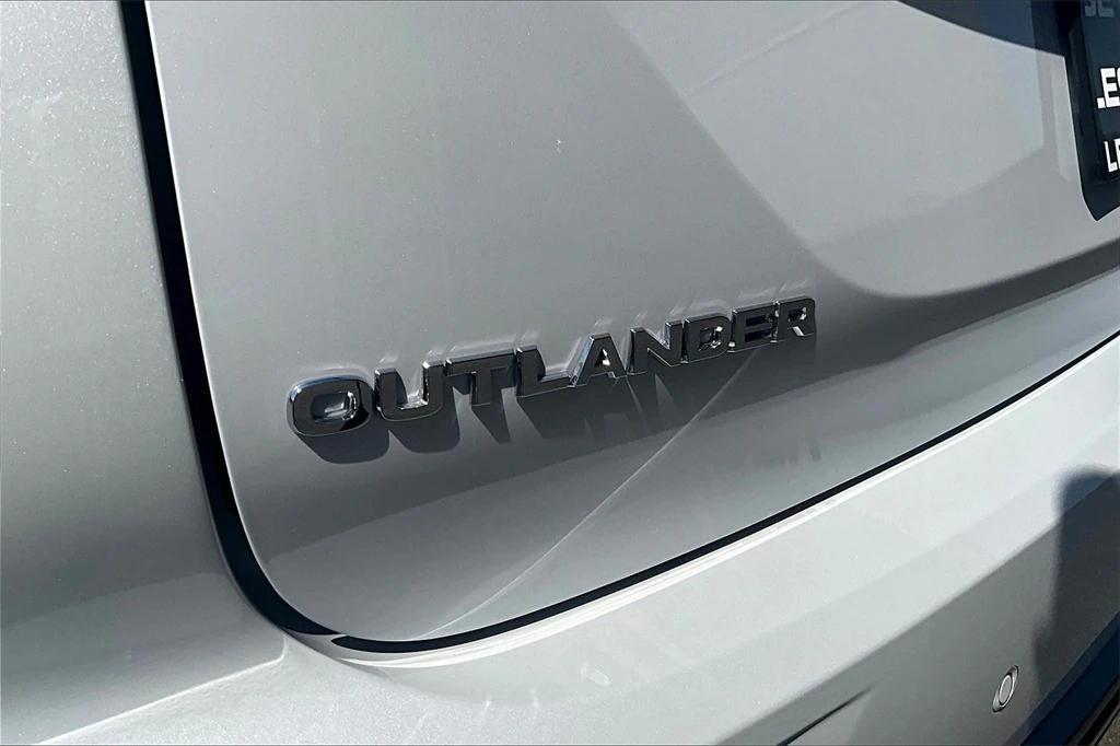 new 2025 Mitsubishi Outlander car, priced at $33,998