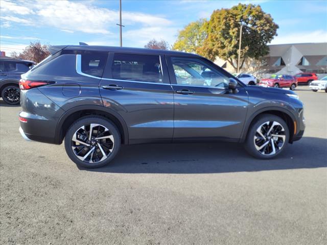 new 2024 Mitsubishi Outlander car, priced at $30,998