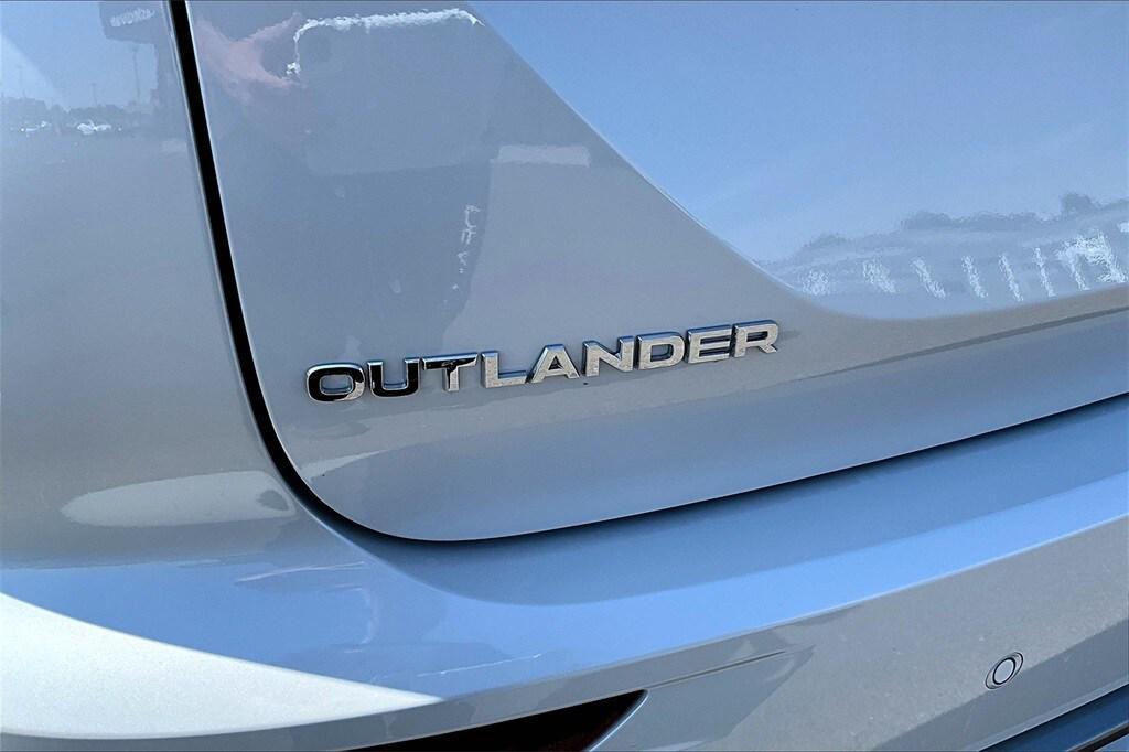 new 2025 Mitsubishi Outlander car, priced at $43,998