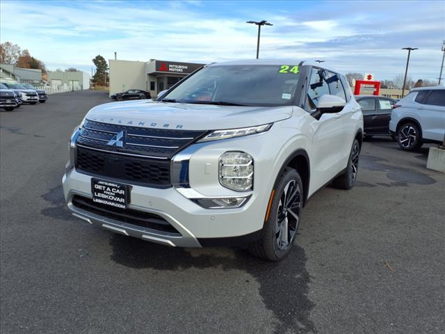 new 2024 Mitsubishi Outlander car, priced at $28,998