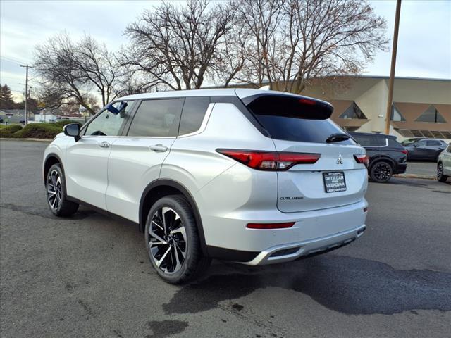 new 2024 Mitsubishi Outlander car, priced at $28,998