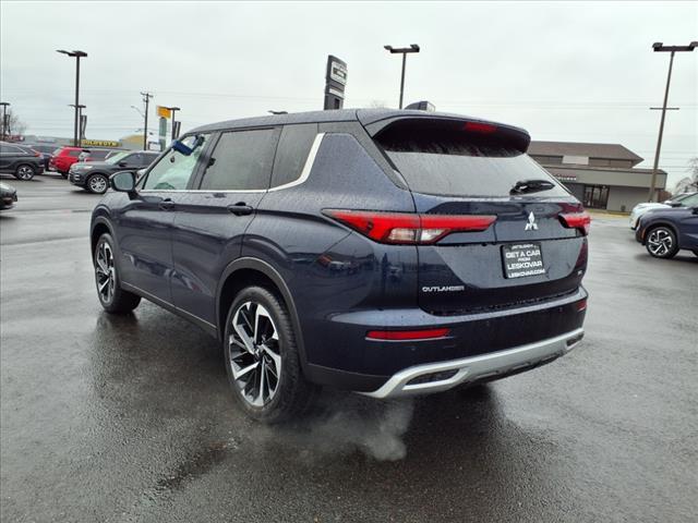 new 2024 Mitsubishi Outlander car, priced at $28,998